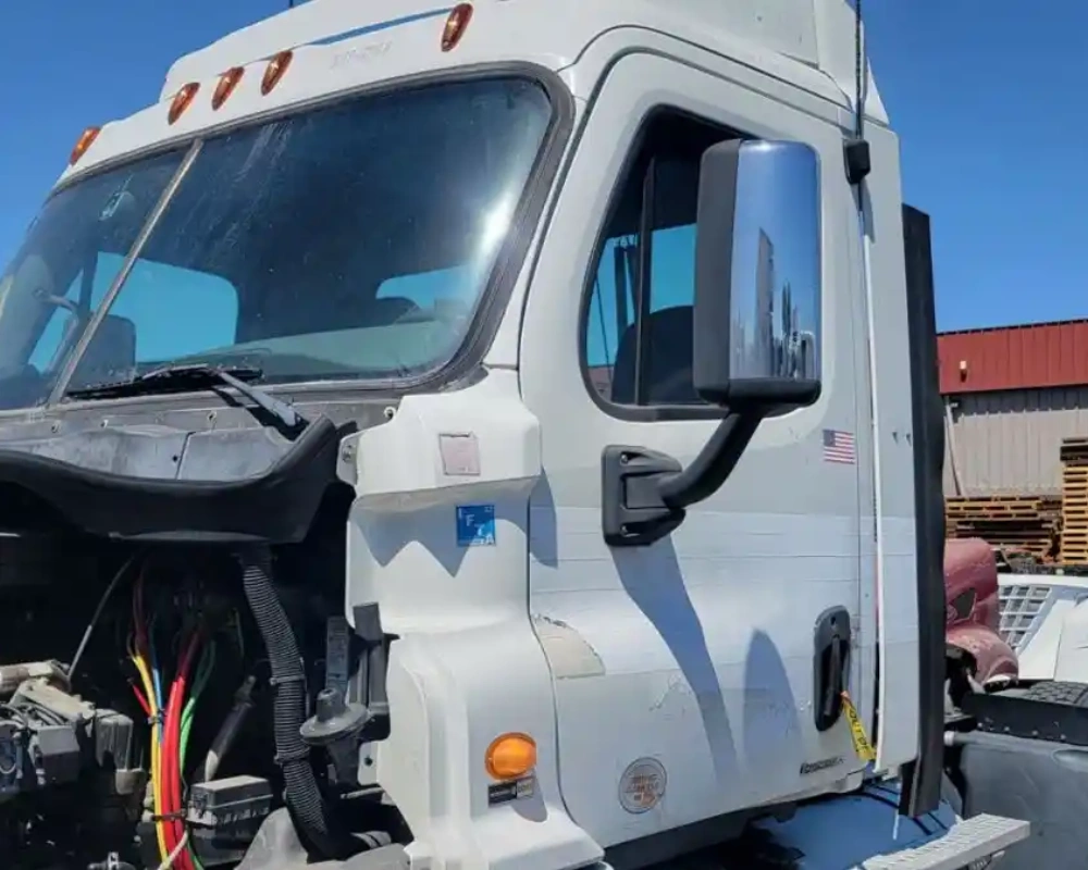 ASE Certified Frieghtliner Mechanics Truck Repair Indianapolis